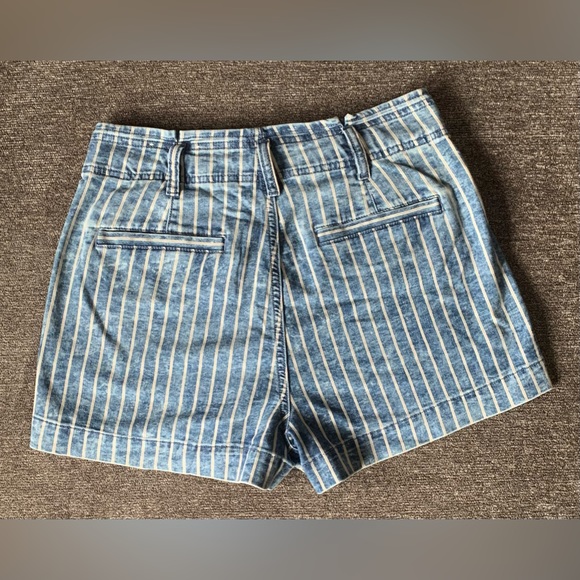 AMERICAN EAGLE high waisted pinstripe denim shorts - Size 8 - Picture 2 of 4